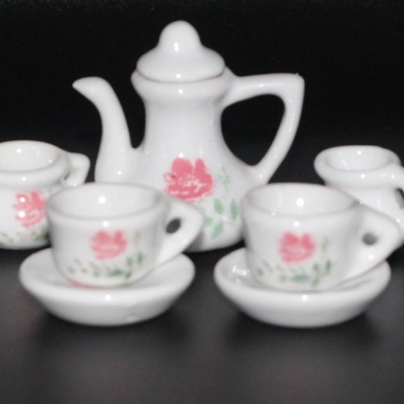 Vintage Child's Porcelain Tiny Tea Set Made in Japan - Picture 3 of 3